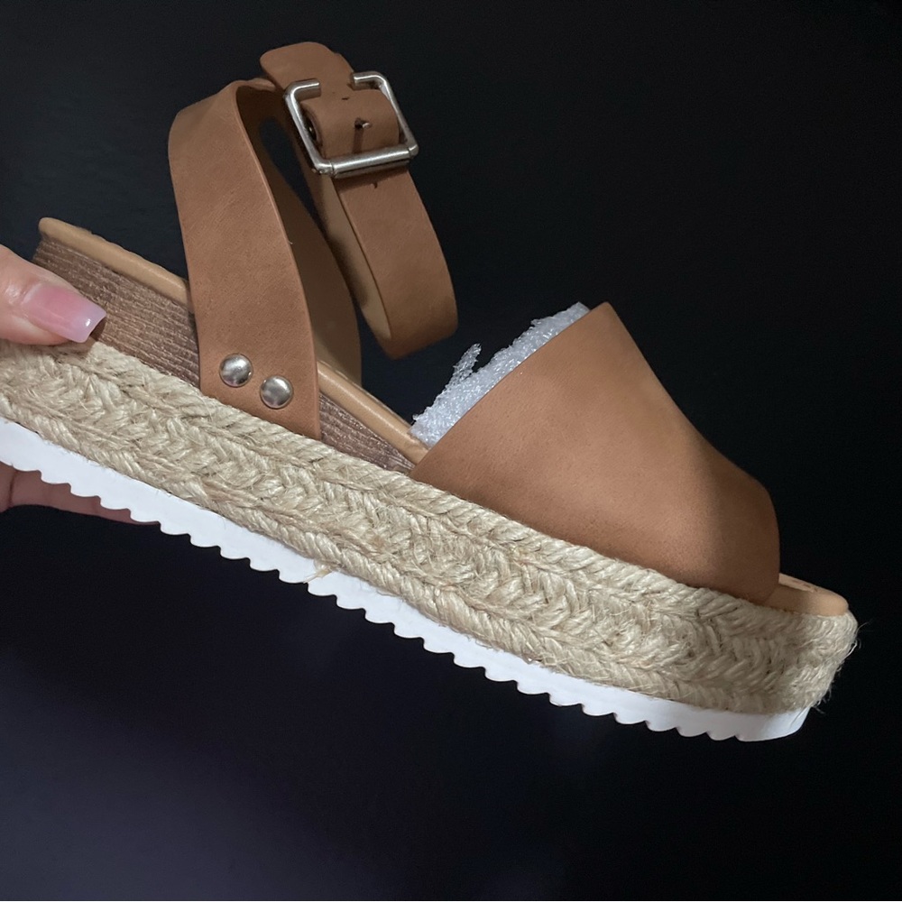 Wedges nwt size 6